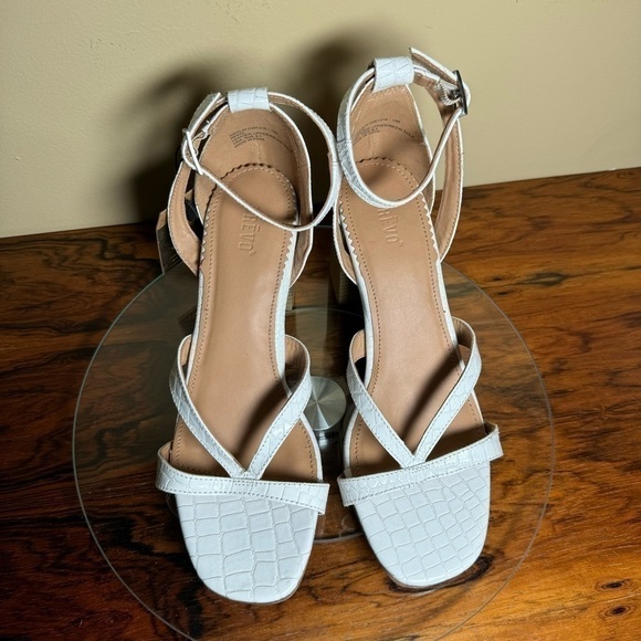 Crevo Kaitlyn Block Heel Dress Sandal - white - size 8.5 - Picture 8 of 16